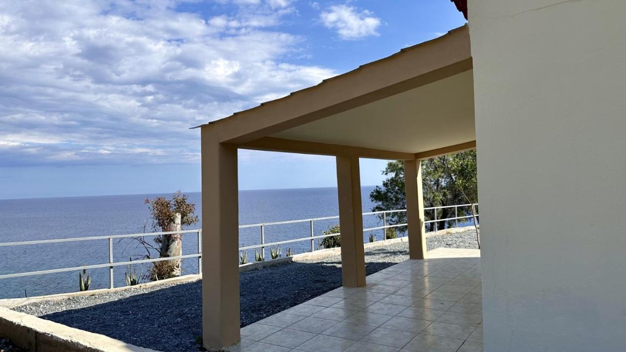 Sfinias Apartments Kaloi Limenes Exterior photo