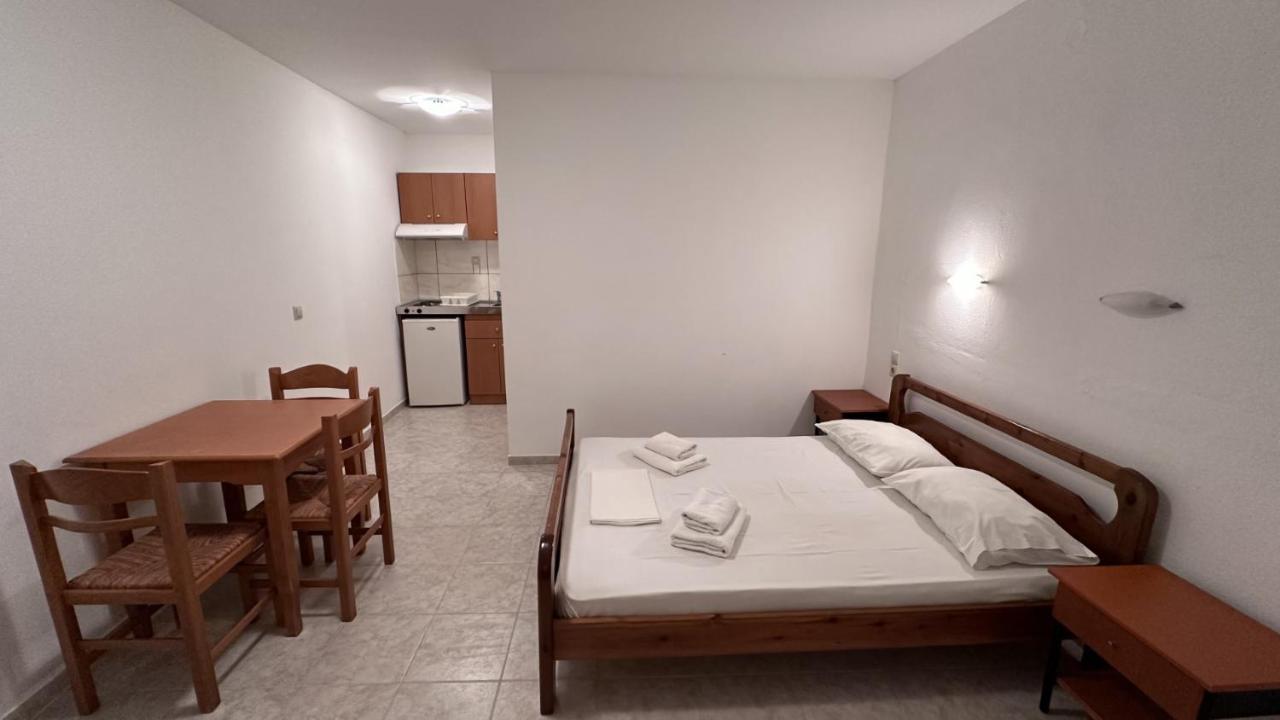 Sfinias Apartments Kaloi Limenes Exterior photo