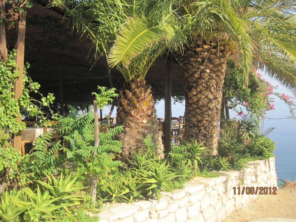 Sfinias Apartments Kaloi Limenes Exterior photo