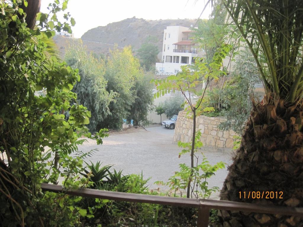Sfinias Apartments Kaloi Limenes Exterior photo