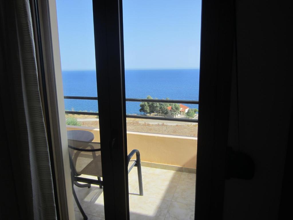 Sfinias Apartments Kaloi Limenes Room photo