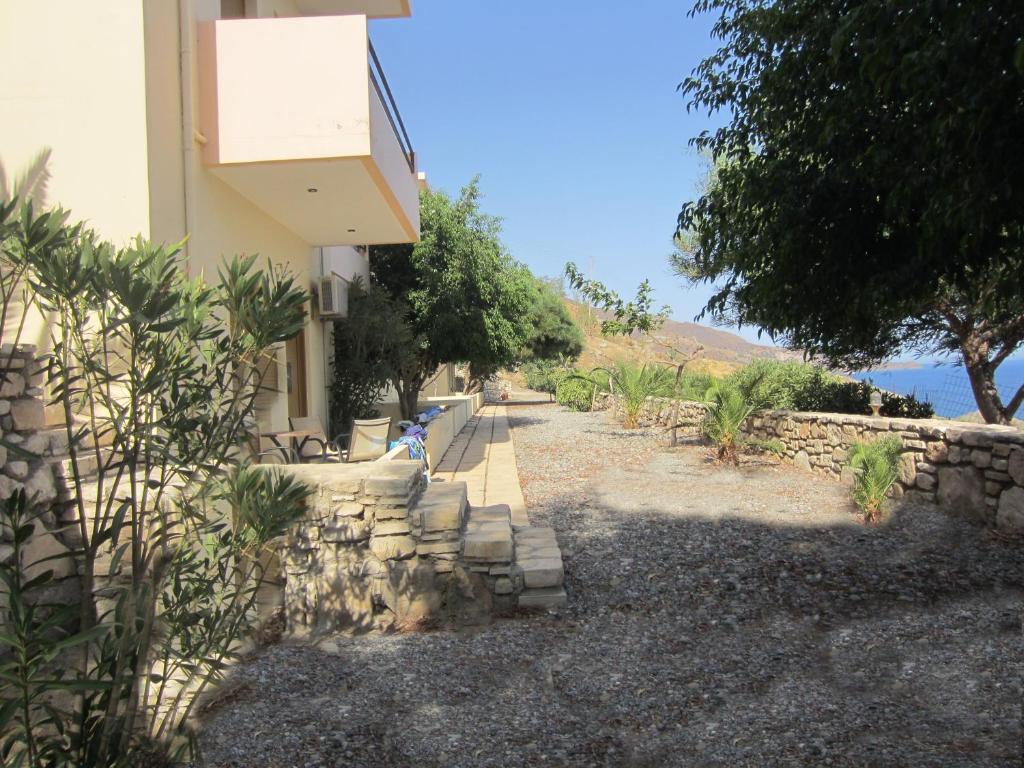 Sfinias Apartments Kaloi Limenes Exterior photo