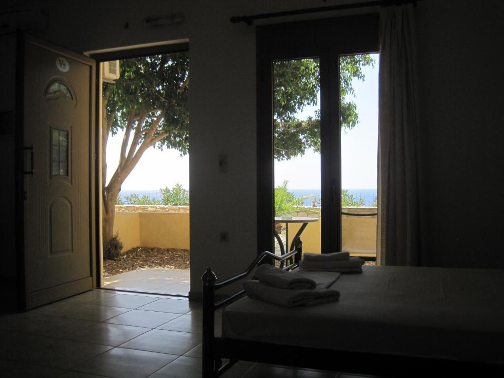 Sfinias Apartments Kaloi Limenes Room photo