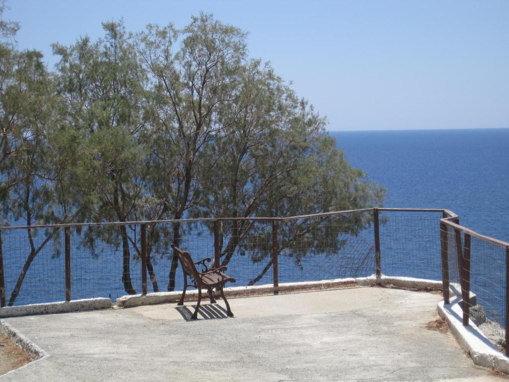 Sfinias Apartments Kaloi Limenes Exterior photo